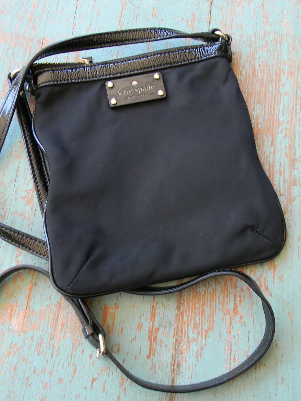 KATE SPADE BLACK NYLON/LEATHER TRIM LIGHTWEIGHT CROSSBODY BAG
